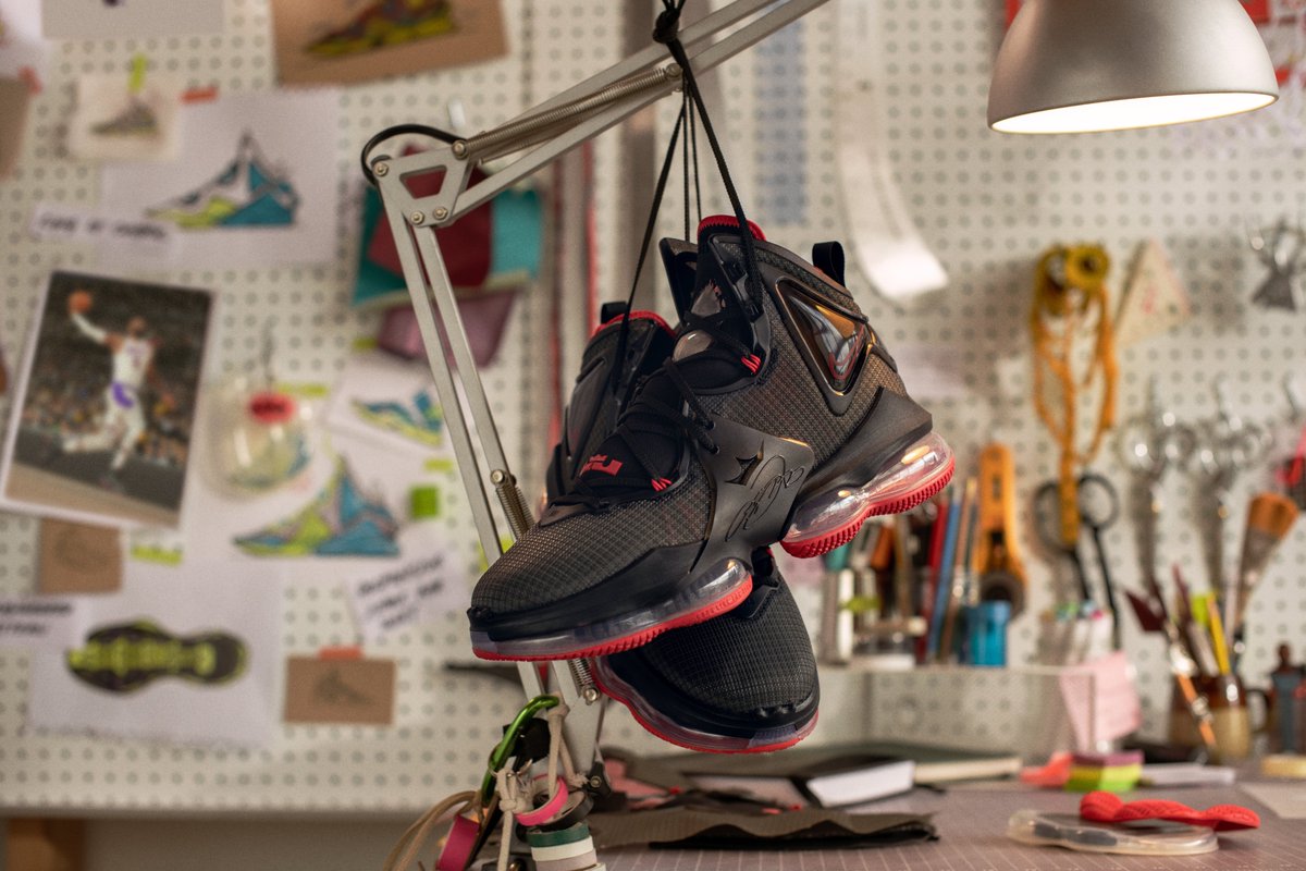 nikebasketball's tweet photo. Each element of the LeBron XIX allows you to fly and touchdown safely just like the King. With an emphasis on creating space for others on and off the court, Tim and the team crafted the LeBron XIX to not only solve problems for @KingJames, but for a kid who wears the shoe too. https://t.co/UtLNEy4Xag