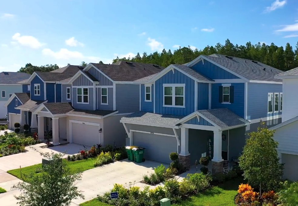 Build your dream home in Persimmon park with David Weekley Homes or ICI Homes. Our builders offer modern floorplans with features like breezy open kitchens, expansive Owner’s Retreats, &amp; charming covered front porches! Explore:
davidweekleyhomes.com/new-homes/fl/t… 
icihomes.com/a/2/tampa/pers…