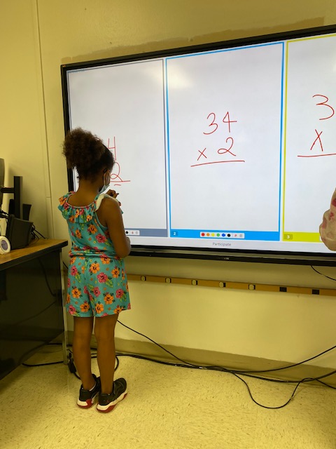 ITS_SQUAD_'s tweet photo. Teachers and students alike are enjoying the brand new Viewsonic boards in their classrooms at Starkey! We are so lucky to have these amazing resources at our fingertips! #KISDbest #SESbest https://t.co/IVPy8FJuNu