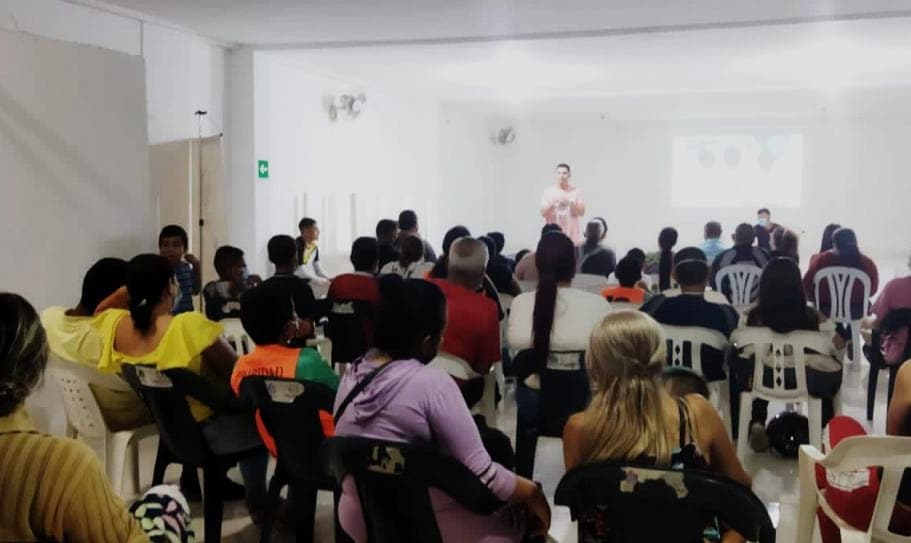 guevaramario8's tweet photo. #AJOLIS | ¡No paramos!
En la noche de ayer realizamos reunión con la categoría preinfantil en el marco del programa "El Deporte como Instrumento de Paz" de la organización @ajolisorg, evaluando el segundo semestre del año y proyectando el cierre del 2021.
#MarioGuevara https://t.co/LanPwKA3dl