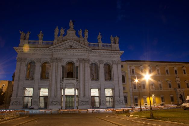 heralds_herauts's tweet photo. The Lateran Basilica: Symbol of Faith The seat of the Pope, precious heritage, and stage for the expansion of Catholicism, the Lateran Basilica has become a...https://t.co/xtHndA2zeB #Spirituality #BattleofPonteMilvia #bishop #CatholicNews #Constan... https://t.co/KLNG1zmbcN