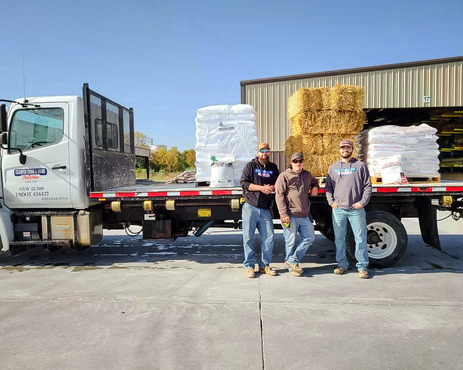 cleaverfarm's tweet photo. ❄️ Colder weather is coming 🔜

Be sure to schedule your delivery 🚚!

- Straw Bales
- Ice Melt
- Wood Pellets

📱 Call or Text 620-431-6070 to schedule your order!

#truevalue #familybusiness #lumberyard #winteriscoming #stockup #yardguys #squadgoals https://t.co/XxLhO9CxyI