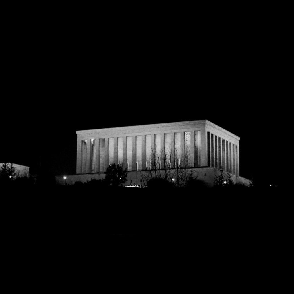 Gözlerimiz seni hiç görmedi. Kulaklarımız seni duymadı. Ellerimiz sana hiç dokunmadı. Ancak kalbimiz seni hiç unutmadı. Saygı ve sevgiyle.. #10kasım