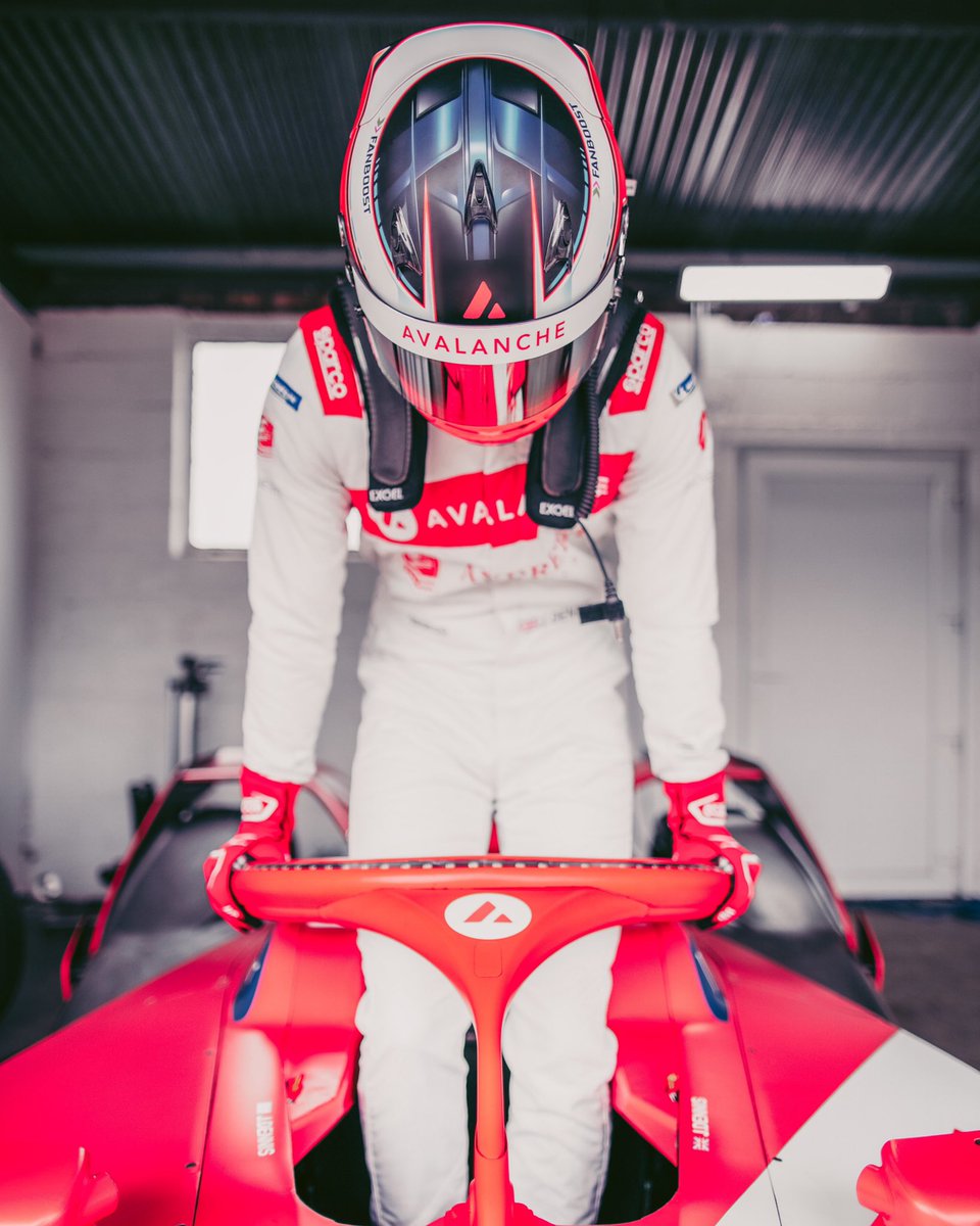 New look, new scheme, new goals! 🔥 

#AndrettiMotorsport #Andretti #JD27 #Avalanche #FormulaE #Electric #FE