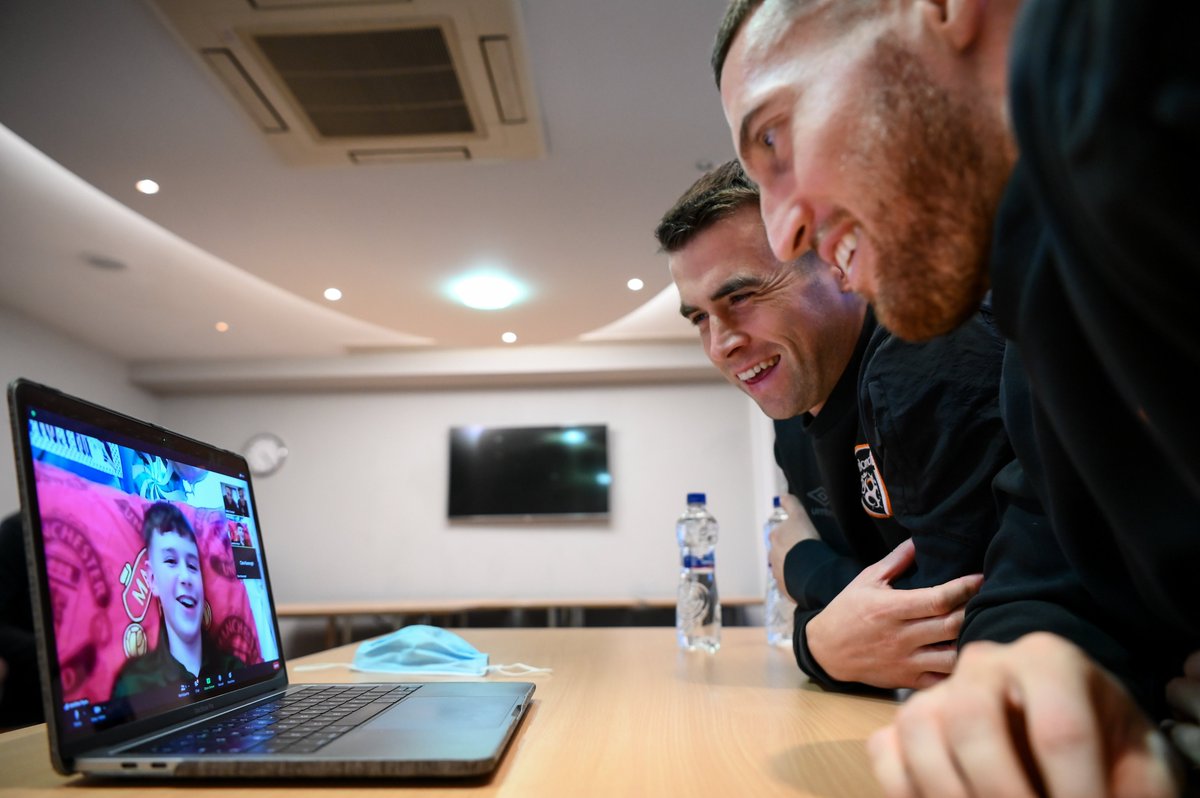 Seamus Coleman, Matt Doherty, Chiedozie Ogbene and John Egan visited <a href="/CHIatCrumlin/">CHI at Crumlin</a> &amp; <a href="/TempleStreetHos/">CHI at Temple Street</a> earlier today to spread some cheer ahead of the Christmas season 👏

Let's hope we get to visit in person next time 😃

Things to love to see 💚

#COYBIG | #WeAreOne | #WeAre100