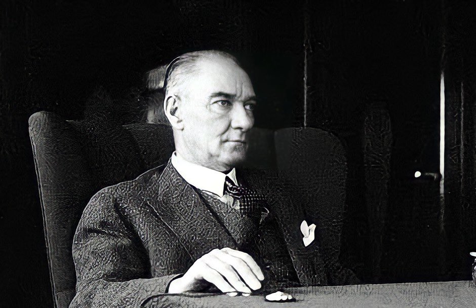 83 yıldır, her gün yeniden doğan lider. Kalbimizde, aklımızdasın. Yaşasın Mustafa Kemal Atatürk. Yaşasın kurduğu Cumhuriyet. 🇹🇷