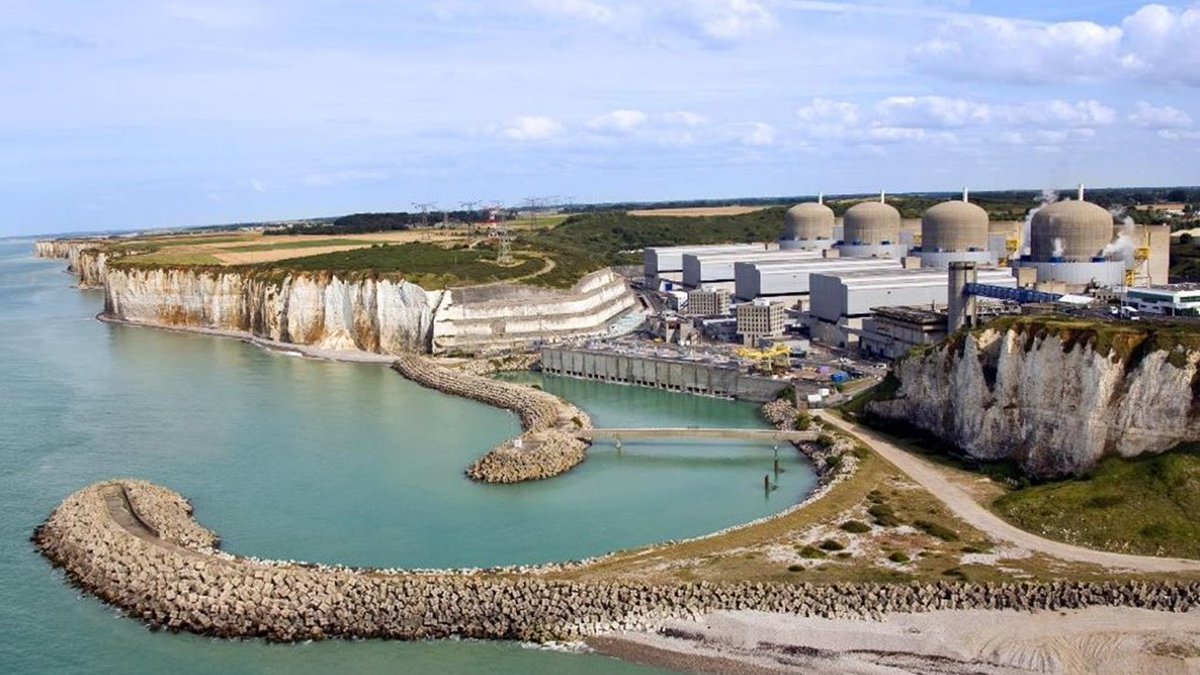 _GIFEN's tweet photo. .@EmmanuelMacron vient d'annoncer la construction de nouveaux réacteurs #nucléaires pour assurer son indépendance énergétique et tenir ses objectifs climatiques. Les 3 500 entreprises et la 220 000 salariés de la filière sont plus que jamais mobilisés pour répondre à ces enjeux ! https://t.co/L1CeFAoyOe