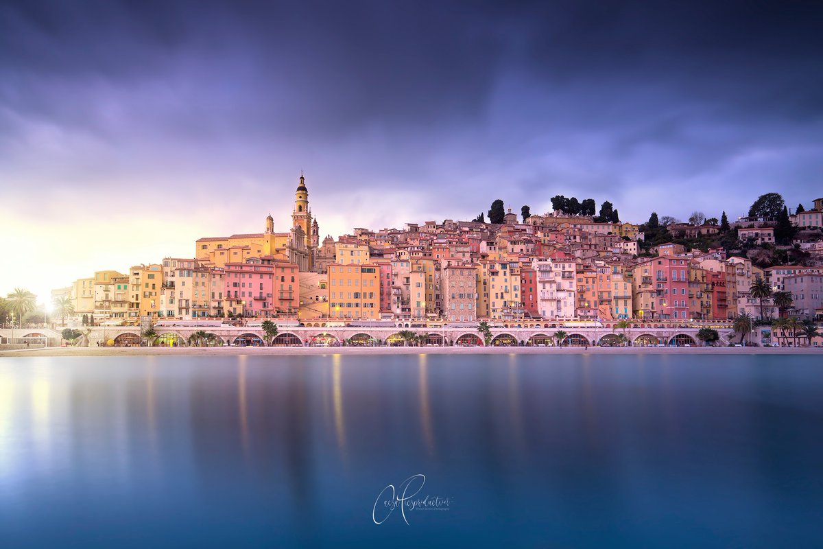 Ca vient de tomber ! C'est sur la  #CotedAzurFrance (à #Menton) que vous trouverez l'une des villes les plus romantiques 💞 de France et <a href="/Nice_Matin/">Nice-Matin</a> vous dit pourquoi dans cet article !

➡ bit.ly/3BZrqfe

📷 <a href="/Caesa_picsprod/">Caesa Picsproduction</a> <a href="/OTC_MRM/">Office de Tourisme Menton Riviera & Merveilles</a>
