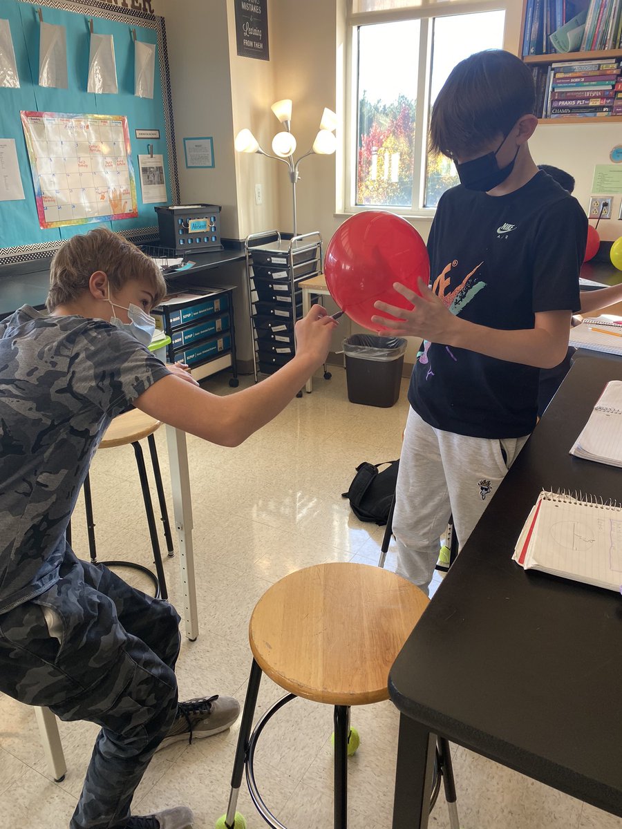 Freeman7Science's tweet image. Demonstrating Coriolis Effect! #OneMillsPark #7Science #CoriolisEffect