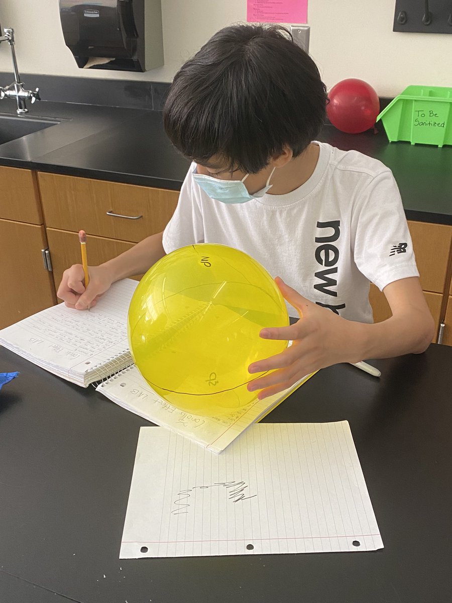 Freeman7Science's tweet image. Demonstrating Coriolis Effect! #OneMillsPark #7Science #CoriolisEffect