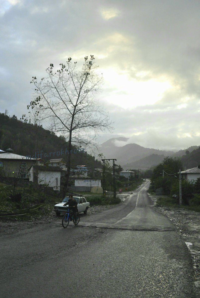 roozmdi's tweet photo. #photography #roads #clouds #sky #tree #light  #rainyday #backi #amlash #guilan #Iran https://t.co/CmcRTiglg8