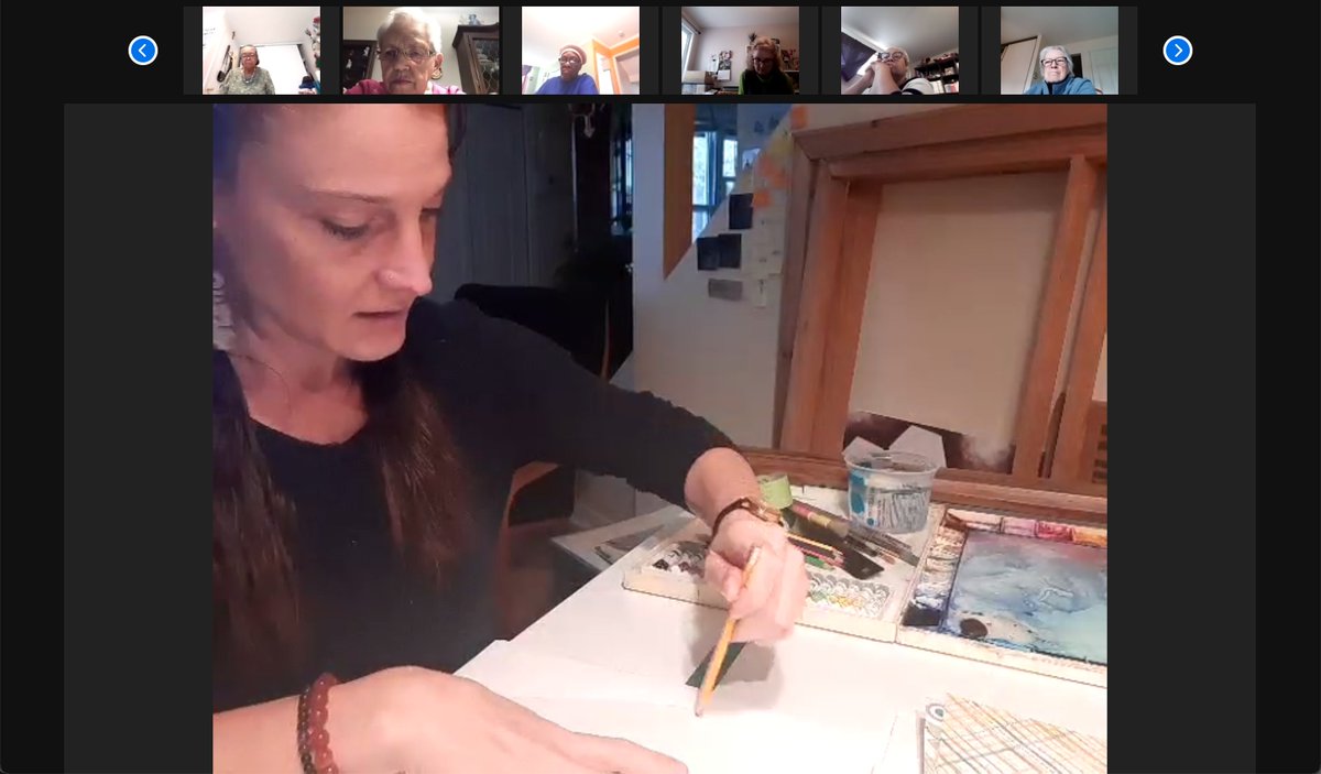 Comme un poisson dans l'eau, l'#artisteMASC <a href="/EmRoseMichaud/">Emily Rose Michaud</a> donne une classe virtuelle avec des aquarelles! Nous sommes ravis d'offrir ce cours hebdomadaire inspiré de l'eau aux résidents du Centre de services #Guigues dans la #BasseVille grâce au financement de #NouveauxHorizons.