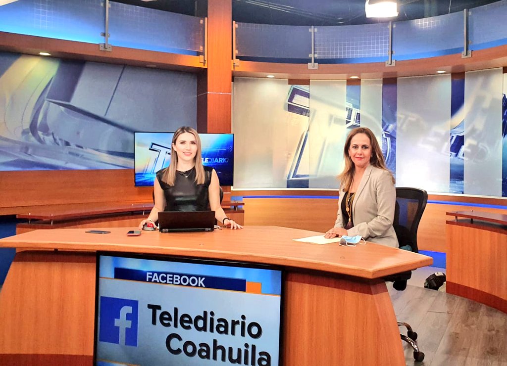 SEFIRC_COAH's tweet photo. En las instalaciones de @multimediostv con la conductora @sandra_narvaez, la Lic. @Tessygb compartió con su audiencia las acciones realizadas en la #SEFIRC referente al tema de #EntregaRecepción. Demostrando que trabajando en equipo #FuerteCoahuilaEs https://t.co/mlMgyjdvGz