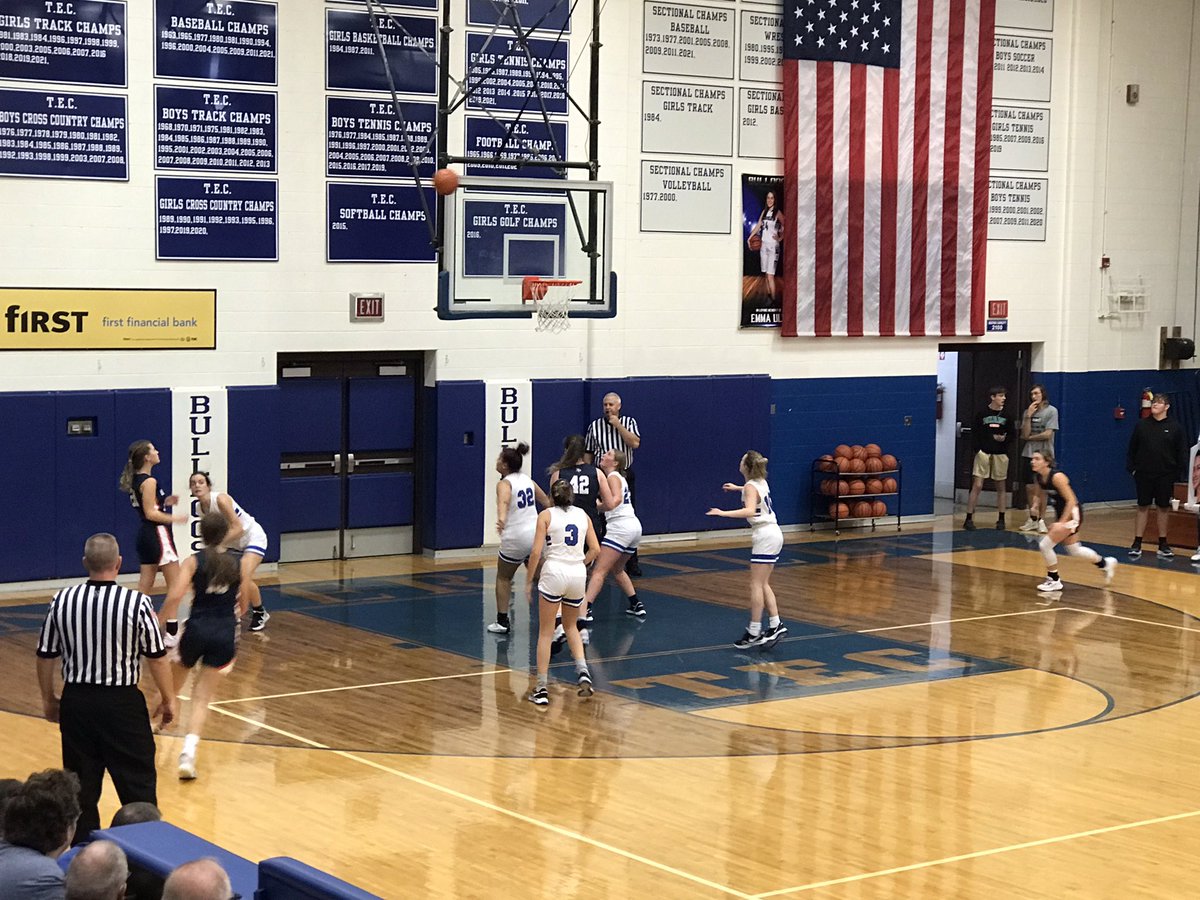 brvathletics's tweet photo. Lady Vikings take a 47-9 lead into halftime over @bulldogs_c https://t.co/AsoWUuyxwX