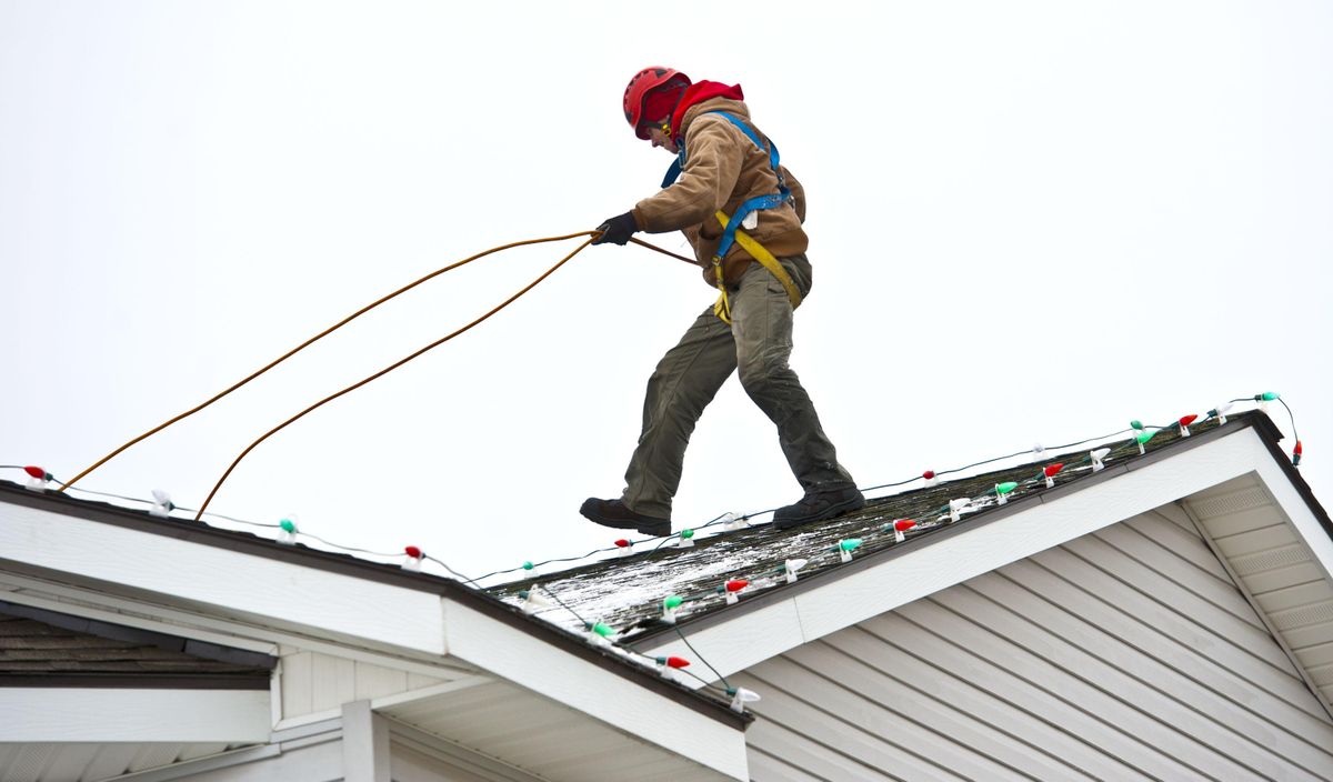 Every year our Senske branches honor local military families by decorating their home for the holiday season. Help us bring joy and light up a military family's season this year by nominating one near you. 🇺🇸 senske.com/.../annual-dec…