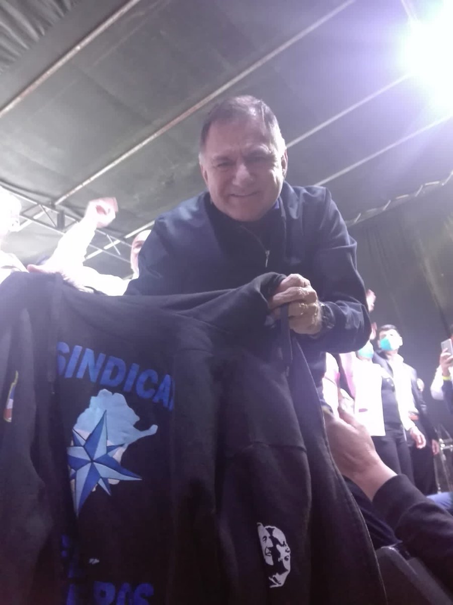 siunfletraok's tweet photo. 📍Florencio Varela: 
Cierre de campaña del Frente de Tod🌞s.
Fleteros y militantes de la Agrupación @identidad_AyNar acompañaron al Jefe de Gabinete de la Nación @JuanManzurOK , al diputado @PereyraJulio y al intendente @Andreswatsonok en el acto.
Algunas fotos 📸 https://t.co/PgumHhnwwM