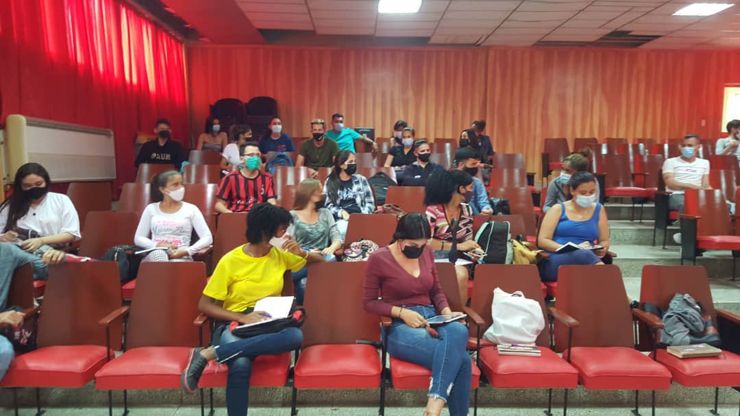 FEUdelaUHo's tweet photo. Desde el salón 40 aniversario de la sede Oscar Lucero Moya la dirección de la #UJC junto a la Doctora en Ciencias Anabel Naranjo Paz, tuvo un fructífero encuentro con el consejo de la FEU de la UHo
#FEUJC
#somosFEU
#orgulloUHo
#SomosContinuidad
#EspacioParaCrecer
#FEUdeCuba https://t.co/3yzTrhpgBX