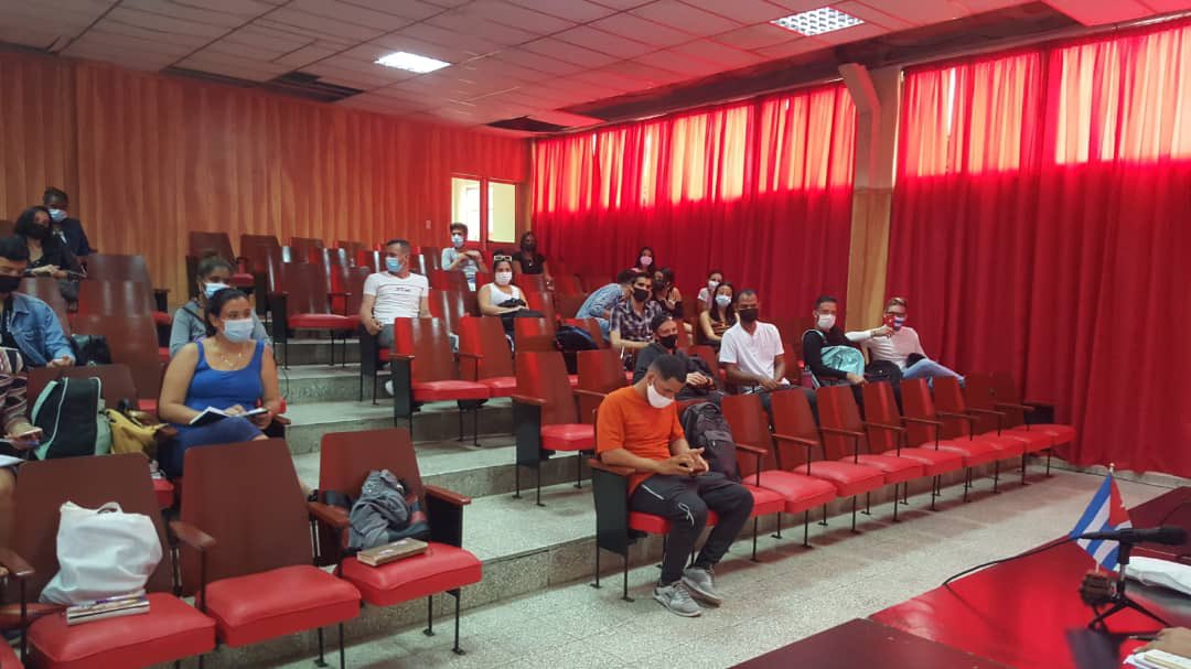 FEUdelaUHo's tweet photo. Desde el salón 40 aniversario de la sede Oscar Lucero Moya la dirección de la #UJC junto a la Doctora en Ciencias Anabel Naranjo Paz, tuvo un fructífero encuentro con el consejo de la FEU de la UHo
#FEUJC
#somosFEU
#orgulloUHo
#SomosContinuidad
#EspacioParaCrecer
#FEUdeCuba https://t.co/3yzTrhpgBX