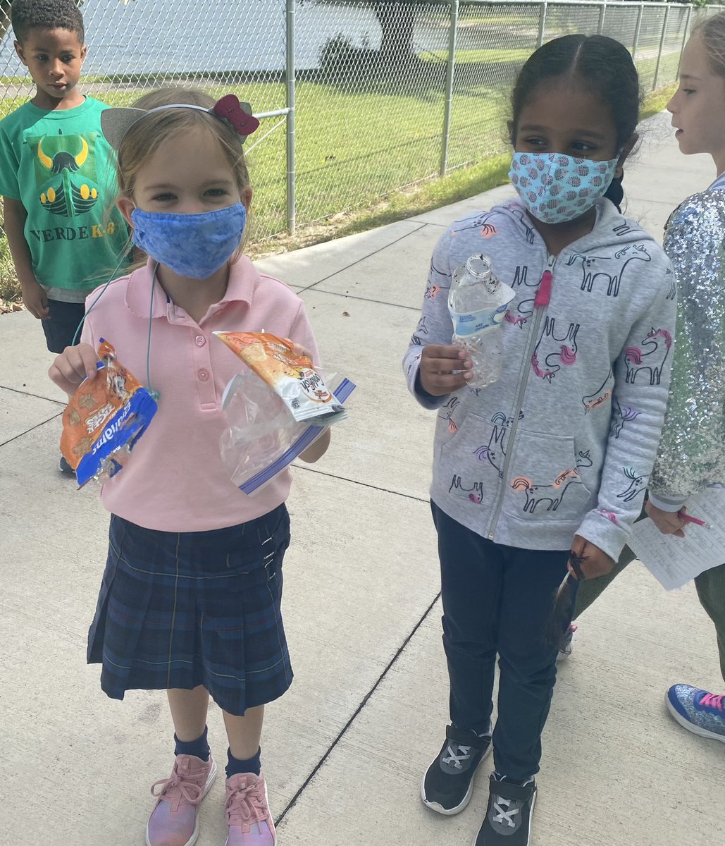 VerdeGreenTeam's tweet photo. Keeping our beautiful campus clean and litter free! We can’t wait for our new recycling bins to arrive! ♻️@VerdePrincipal @Proud2BVerdeAP @ChristyAliaga https://t.co/8i2fCTz7Fm