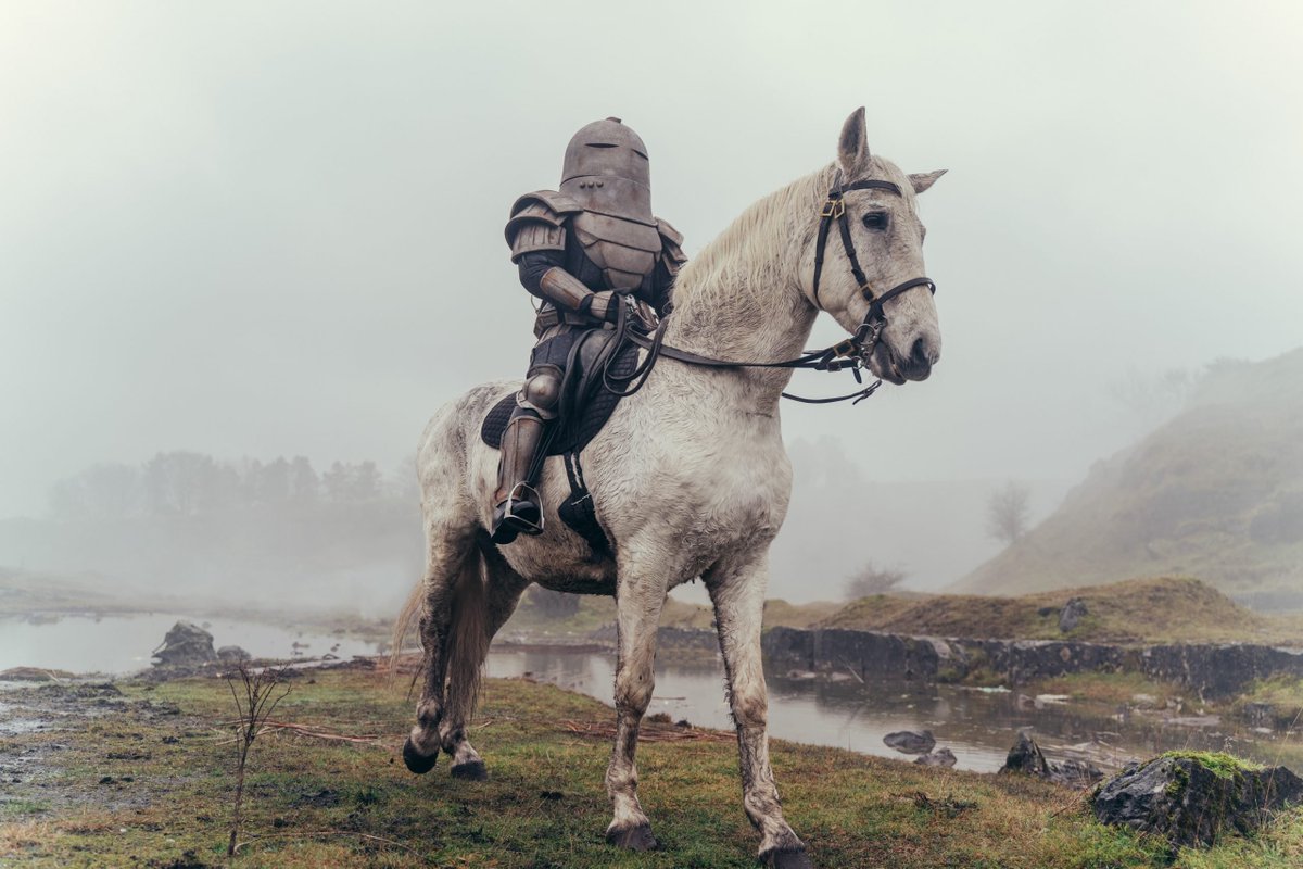 Blue_Hair_Emo18's tweet photo. Can we just take a quick moment to respect that the sontarons started a war and took advantage of the universe being destoyed just so one of them they could ride a horse! #DoctorWhoFlux #sontar https://t.co/3UvT939JR5