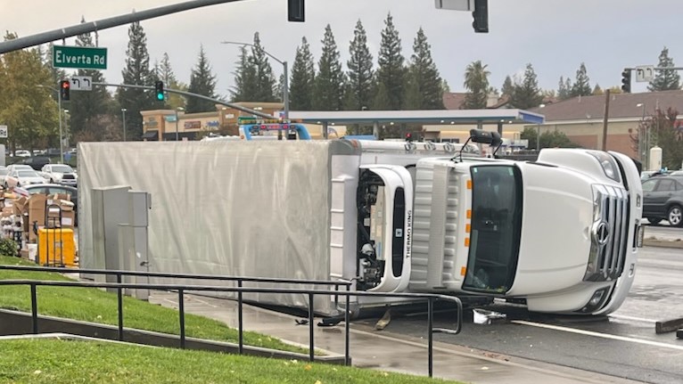 PSNews_Sac's tweet photo. #RIGHTNOW #SemiRollover #TrafficAlert
Avoid the area of Wallerga Rd. at Elverta Rd. as CHP is cleaning up from a semi-rollover incident. CHP is reporting this as a non-injury incident that occurred just before 2 P.M. today.
[images provided by community contributor] https://t.co/xHMltXRday