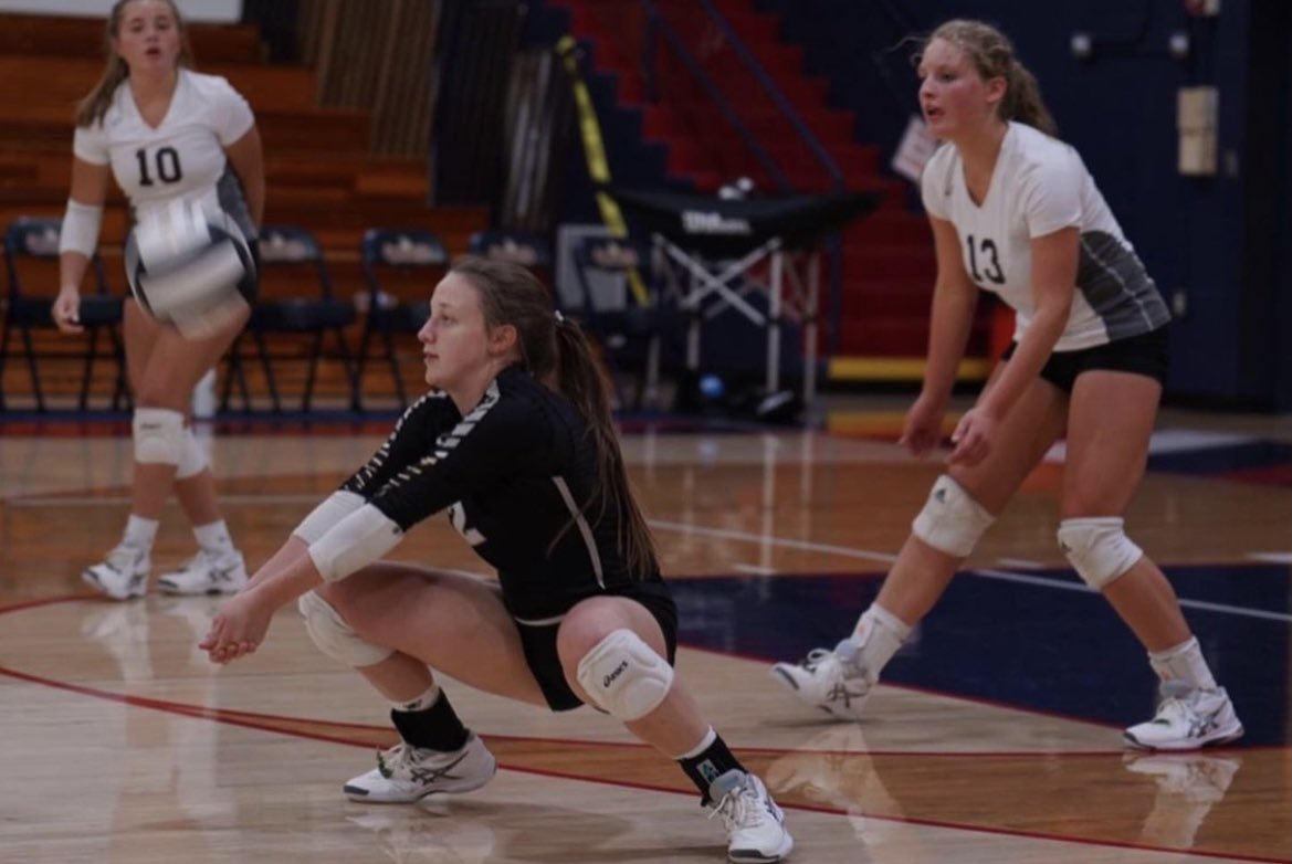 WaveVolleyball1's tweet photo. Wave Player from Daleville High School 
-Emi Isom:Libero 
- 1st TEAM ALL-STATE 
- All-Delaware County 
- over 1,000 digs this year
- a record of 477 digs this year 
- 4.8 digs per set 
- # 1 leader in digs in Delaware County Conference 
- NOT COMMITTED YET
💙🌊🧡🌊🏐🌊
@emi_isom https://t.co/1xR2eanI53