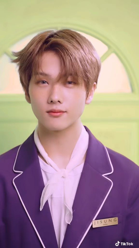 sunrath_c's tweet photo. น้องจีซองเป็น Penelope ใน Rapunzel ㅠ ㅜ 🤍🎀✨ https://t.co/hNFbiCj4wP