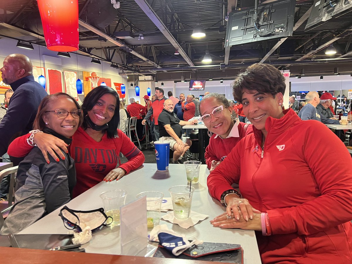 jenell_ross's tweet photo. Excited to be at the @DaytonMBB first game of the season. So good to be back in @UDArena. Let’s go Flyers!!!!! #dayton6th https://t.co/oTDShZdf5O