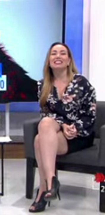 Ulivillalobos's tweet photo. Buenas Noches!! Laryzza @laryzza_mireles y Karla @karla_minaya dos Hermosas mujeres muy Buenas Guapas Bonitas Bellas Hermosas piernas de las dos #Karla dando la informaciรณn de las noticias y en los espectรกculos #Laryzza de Lunes a viernes de 5 a 7 de la noche x SKY 152 ๐ค๐ค๐ค๐ค๐ค https://t.co/SYs46D3dVB