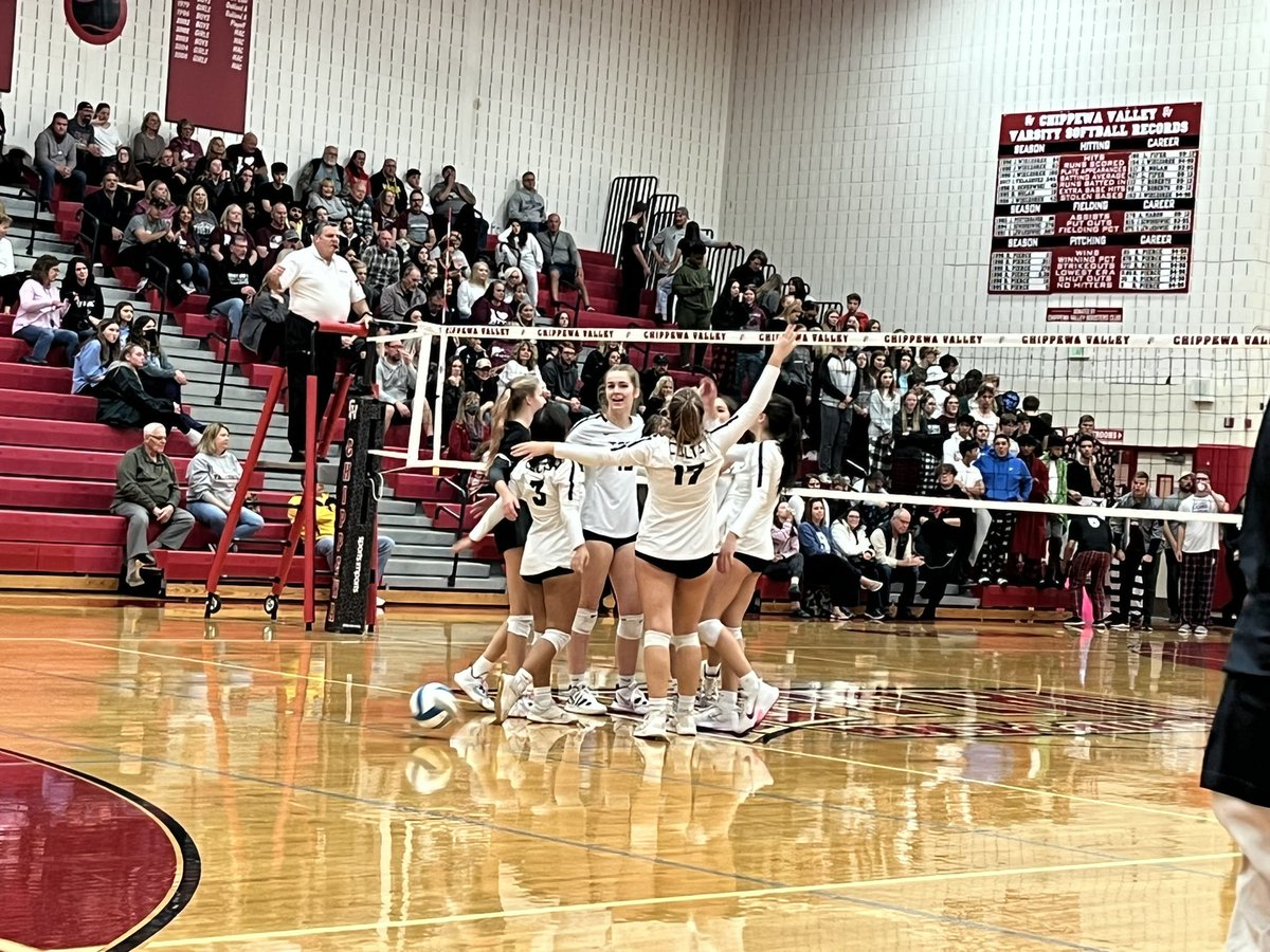 kerry_brennan4's tweet photo. The girls are buzzin’ in the 🏐 regional semis against Ford — Go Colts! https://t.co/3ra1W1wdBT