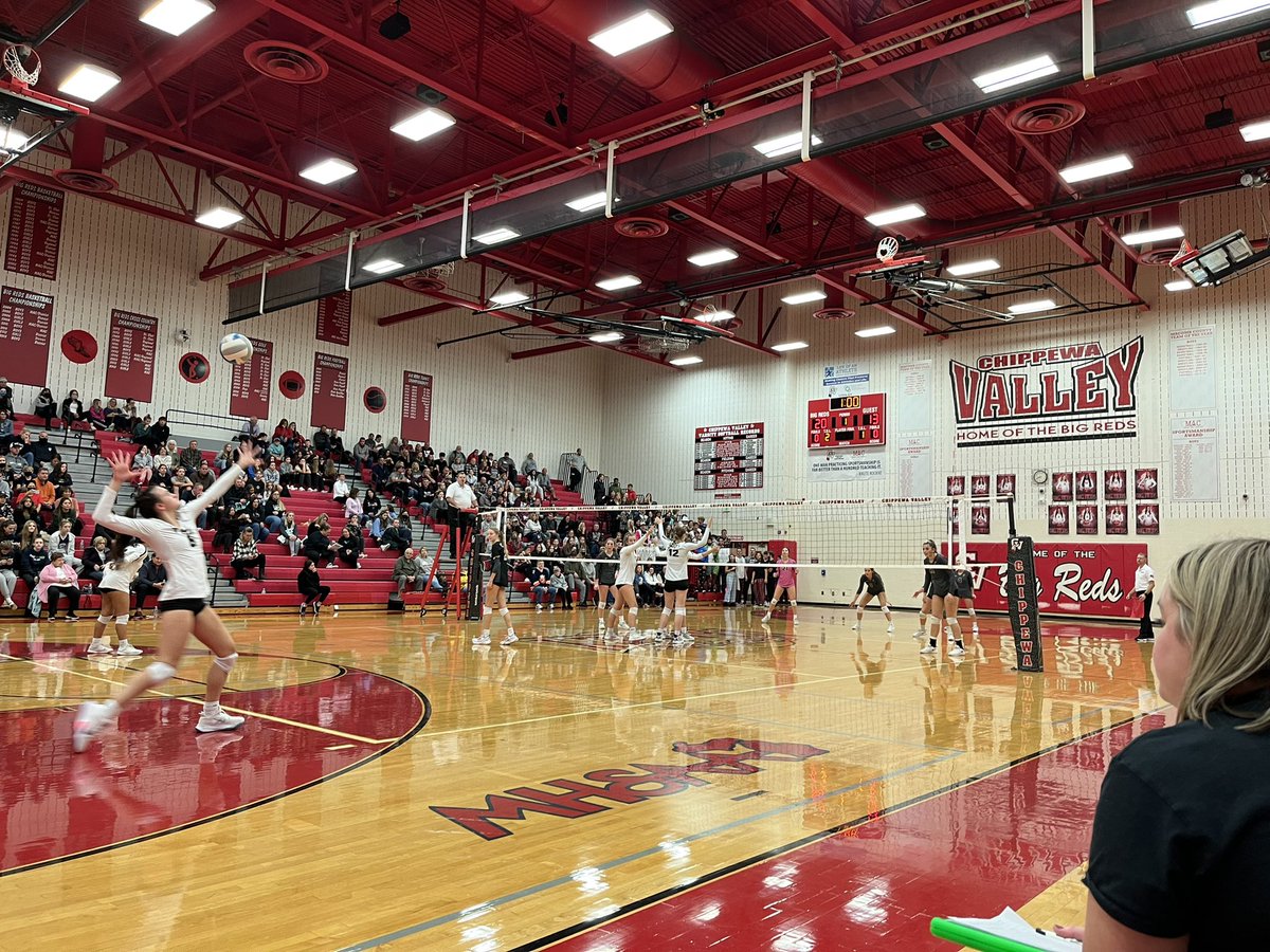 kerry_brennan4's tweet photo. The girls are buzzin’ in the 🏐 regional semis against Ford — Go Colts! https://t.co/3ra1W1wdBT
