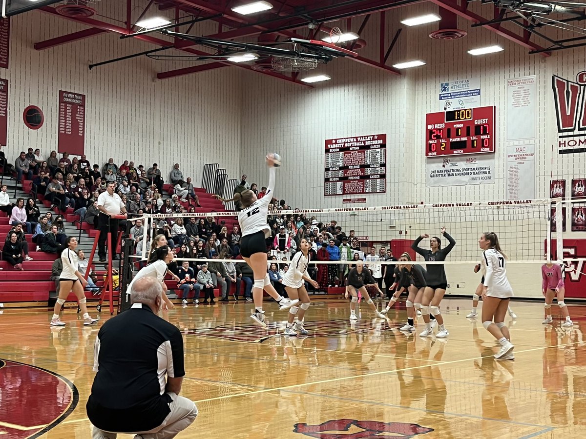kerry_brennan4's tweet photo. The girls are buzzin’ in the 🏐 regional semis against Ford — Go Colts! https://t.co/3ra1W1wdBT