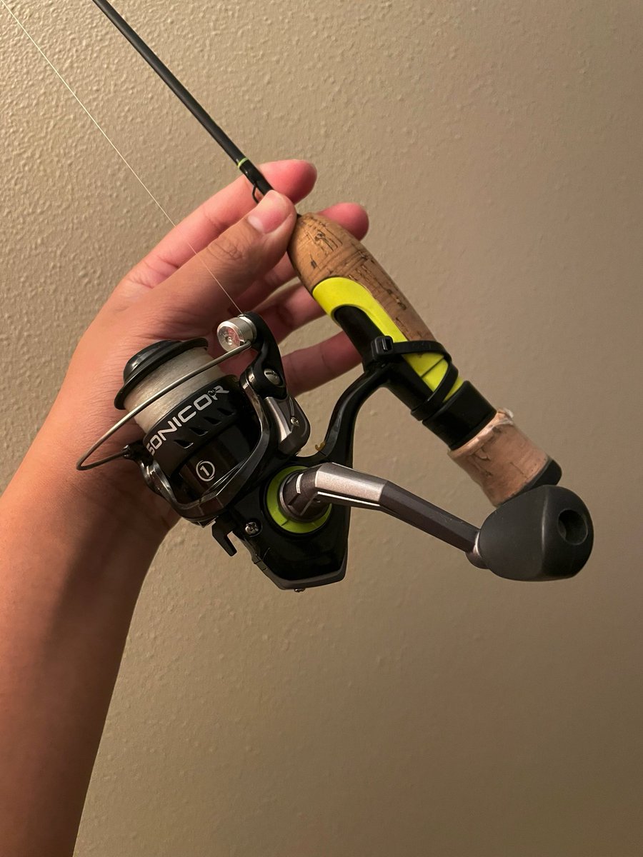 DMCLuredfishing's tweet photo. This right here is the SoniCor ice fishing reel from 13 Fishing. We’ve talked about this particular set up on our blog and the one pictured is actually owned by an employee of ours. He highly recommends you buy one for yourself! #cop #musthave https://t.co/7J6Mec22LI
