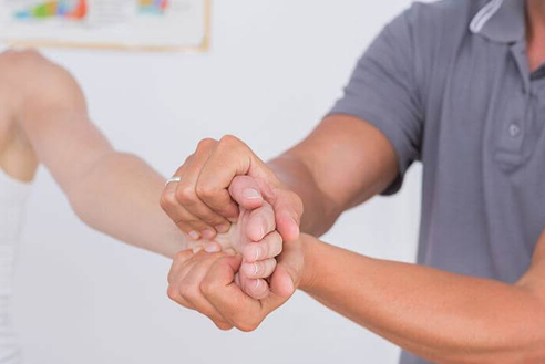 AimHighWellness's tweet photo. The most common treatments for wrist pain are adjustment of wrist joints and therapy.  For your first consultation, Aim High will dicuss your symptoms, xrays &amp; a physical exam to determine your treatment plan.

Call today, 303 922 2977
#chiropractornearme #denver #painrelief https://t.co/5RBNFSzlYC