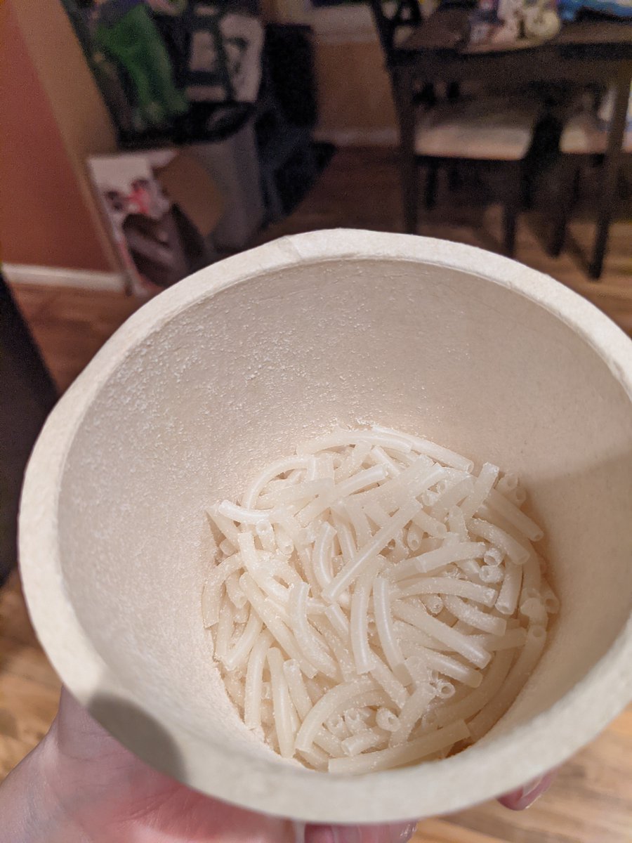 jessbar's tweet photo. @annieshomegrown I love your GF single serve Mac but this new container and packaging is really missing the fill line. I legitimately have no idea where it is so of course I added too much and ruined my Mac. 😭 https://t.co/Ecn7x1ofLf