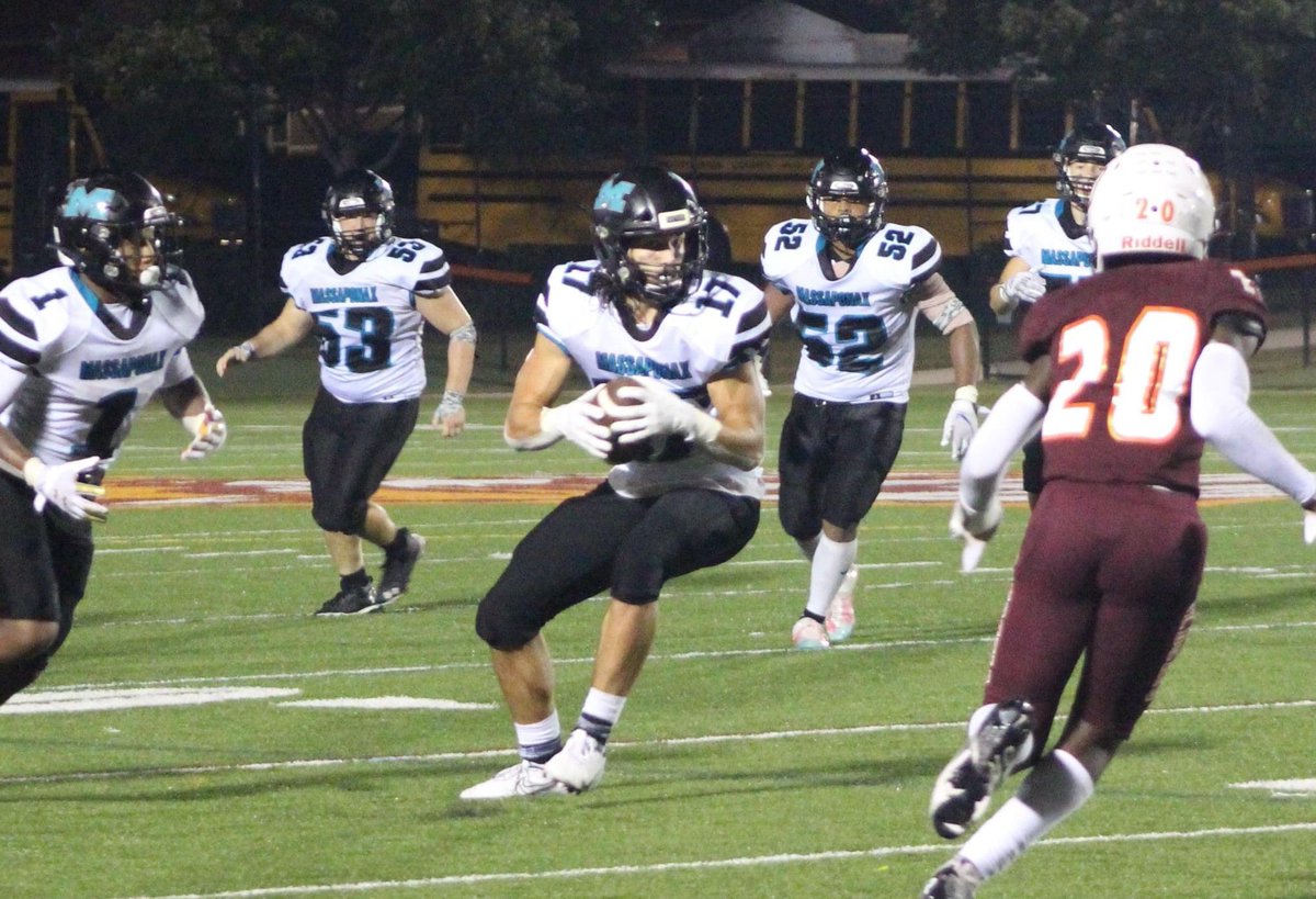 NateCue_17's tweet photo. Honored to be named 1st team All-District as both DE and All Purpose Player https://t.co/lyLuUb38FC