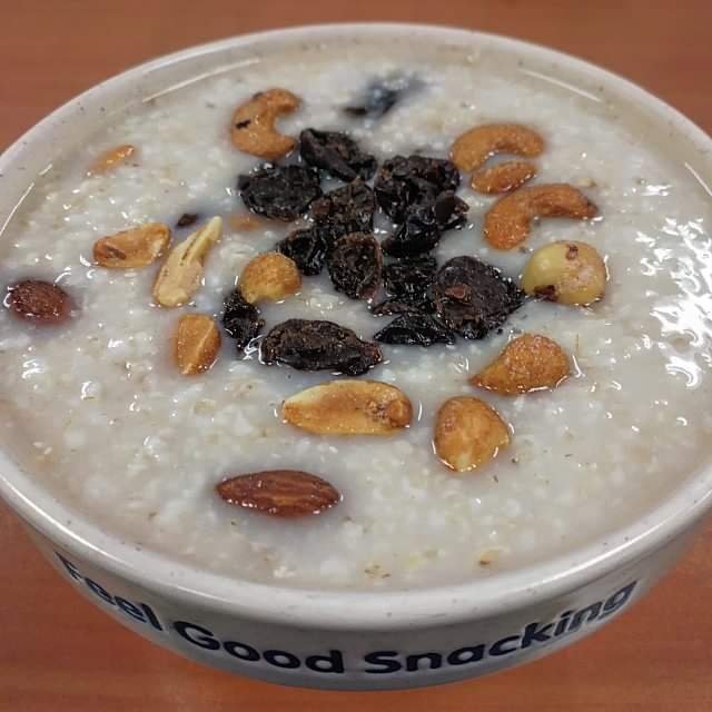 AbangOmar's tweet photo. Oat + Dried Wild Berries + Honey Roasted Mixed Nuts
#sarapanpagi #breakfast #healthyeating
#oats #berries #nuts #healthyfood #like
#healthybreakfast #loveit
#healthyfoodie #share
#picfood
#instahealthyfood #food
#healthiswealth #healthyme
#untuksihatdemikesihatan https://t.co/WtaW1ea362