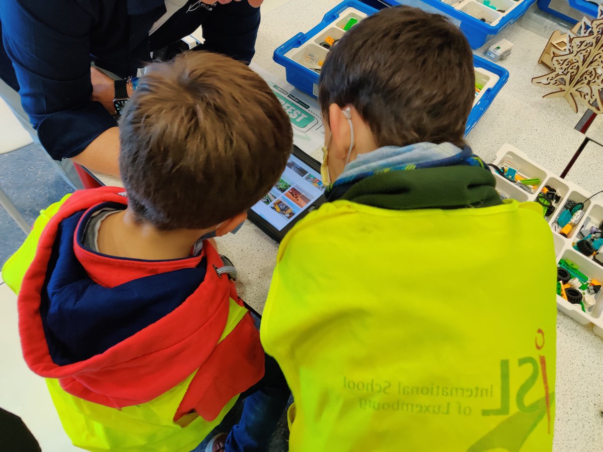 pvbstweets's tweet photo. Thank you @BEECreative_ @base1_lu @mudamlux @LuScienceCenter and others for another great #MakerFest ! @ISLuxembourg 's Grade 3 students had a blast exploring, investigating and creating this afternoon π©βπ¬π¨βπ¬π οΈπ©βπ»π¨βπ»
#islthinks #isllearns #islconnects https://t.co/g0NLjYUDUw