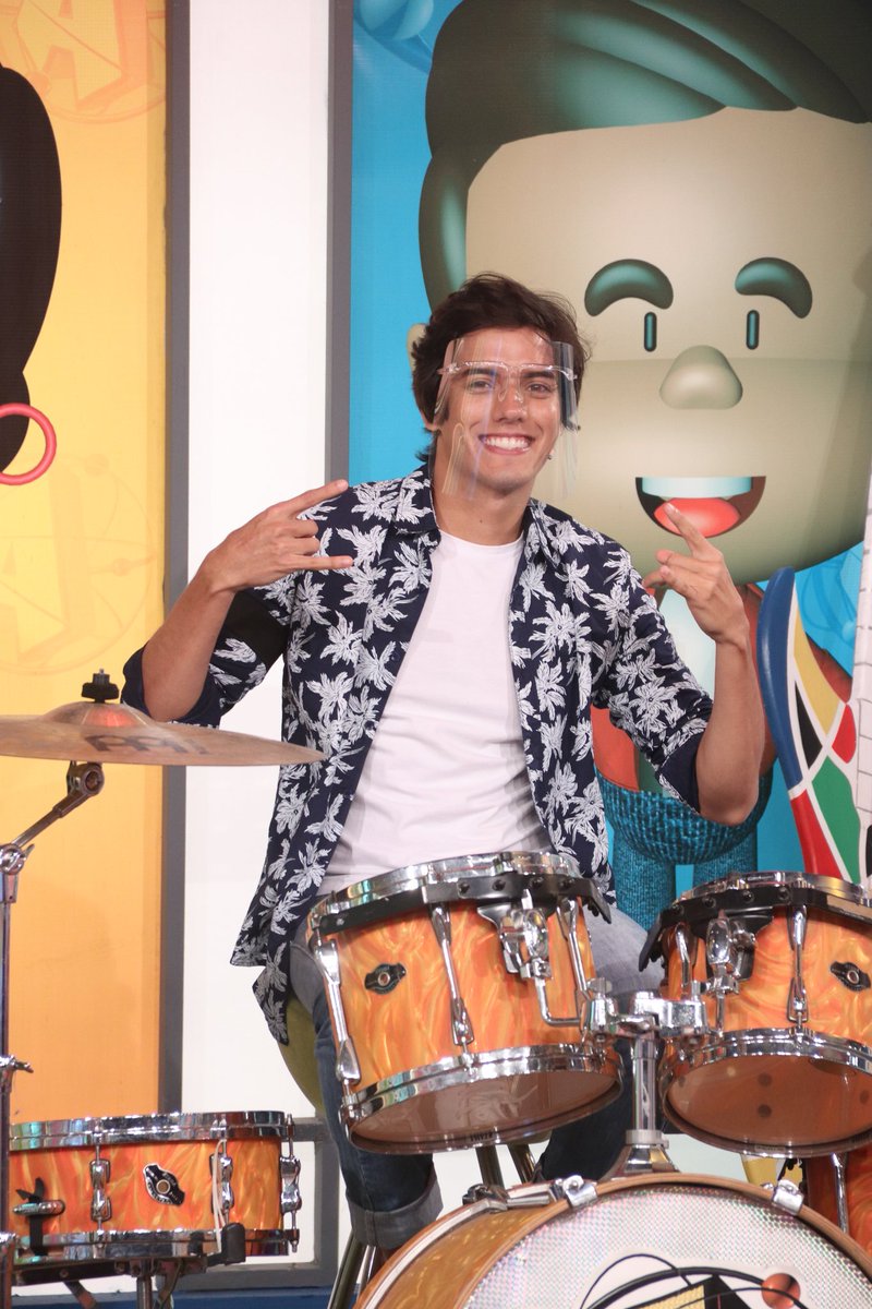 AtomicoOficial's tweet photo. Nuestro divertido @mariovbruno 😜 quiere saber si adivinaste la #TriviaMix 🧠 Si es así, dale RT 🔃 y cuéntanos qué te pareció 👀🤘🏻 https://t.co/9NUHmwBDar