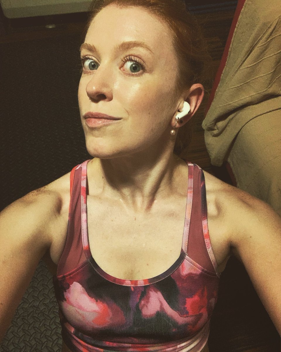 SueBarrettActor's tweet photo. Another day another sweat fest! #fitness #workout #homeworkout #lowerbodyworkout #strengthtraining #squats #lunges #54d #54don #54dstep2 #54dattitude #54dfamily @ro54d @deovitas @kevindelaisla @54d.us 👍💪🙌🤗😋 https://t.co/OrztHNc1Nm
