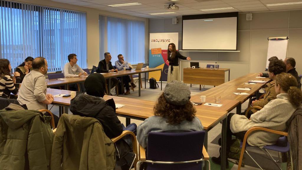 PlatformINS's tweet image. De trainingen en activiteiten van het Inclusive Europe project zijn begonnen! Vier maanden lang zullen er nieuwkomers en lokale inwoners samen films kijken en bordspellen spelen om wederzijds begrip en actief burgerschap te bevorderen.

#InclusiveEurope, #AMIF #migrationEU #NGO