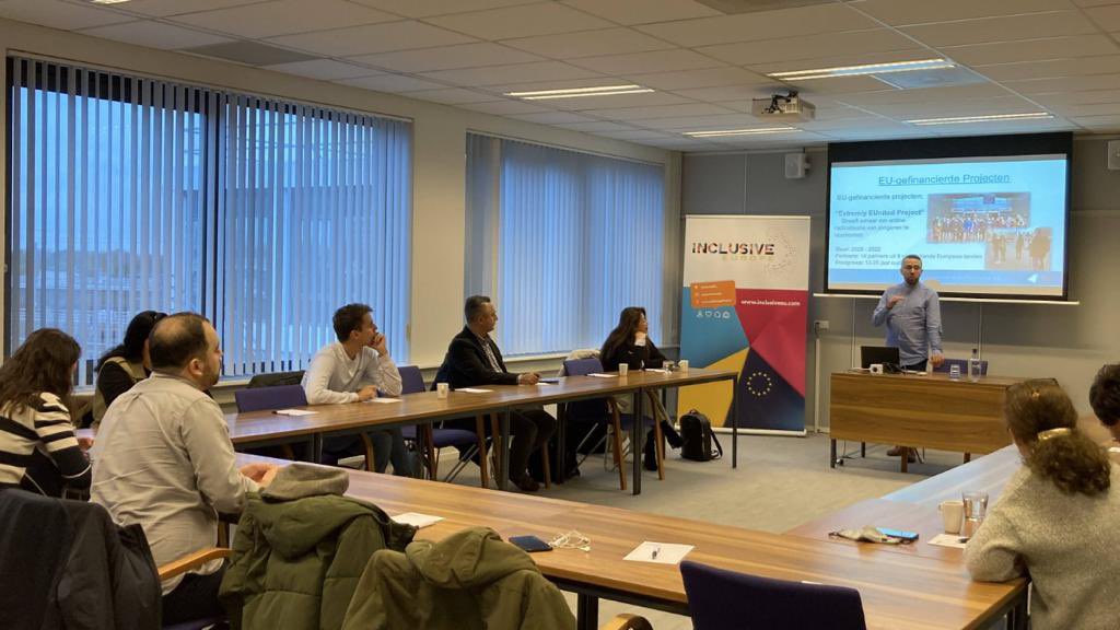 PlatformINS's tweet image. De trainingen en activiteiten van het Inclusive Europe project zijn begonnen! Vier maanden lang zullen er nieuwkomers en lokale inwoners samen films kijken en bordspellen spelen om wederzijds begrip en actief burgerschap te bevorderen.

#InclusiveEurope, #AMIF #migrationEU #NGO