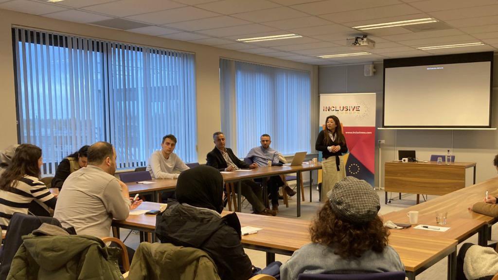 PlatformINS's tweet image. De trainingen en activiteiten van het Inclusive Europe project zijn begonnen! Vier maanden lang zullen er nieuwkomers en lokale inwoners samen films kijken en bordspellen spelen om wederzijds begrip en actief burgerschap te bevorderen.

#InclusiveEurope, #AMIF #migrationEU #NGO