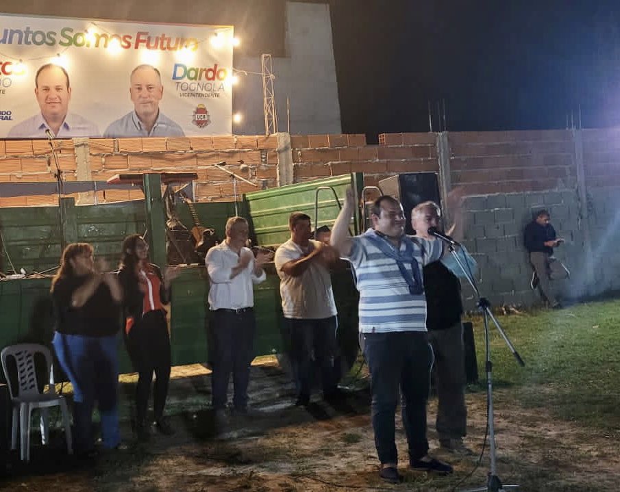 carlitosoviedo's tweet photo. Hay mucho por hacer y mejorar en todos los barrios de la ciudad y lo vamos a hacer con la convicción y la responsabilidad que nos caracterizó siempre, porque amamos Esquina y queremos un futuro digno para todos. #Lista51 🇦🇷 https://t.co/NM7buukgVu