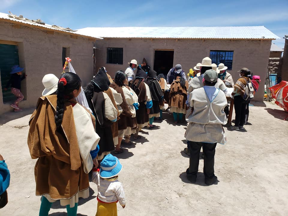 TSEBolivia's tweet photo. #EleccionesUruChipaya2021 | Ejerciendo la #democraciacomunitaria mediante normas y procedimientos propios, este martes 9 de noviembre, Sofía Silvia López Condori fue electa como Tantïñi Layminaka (legislador territorial) de Manasaya en el Ayllu Parla de la Nación #UruChipaya. https://t.co/Pn7KaGnDuA