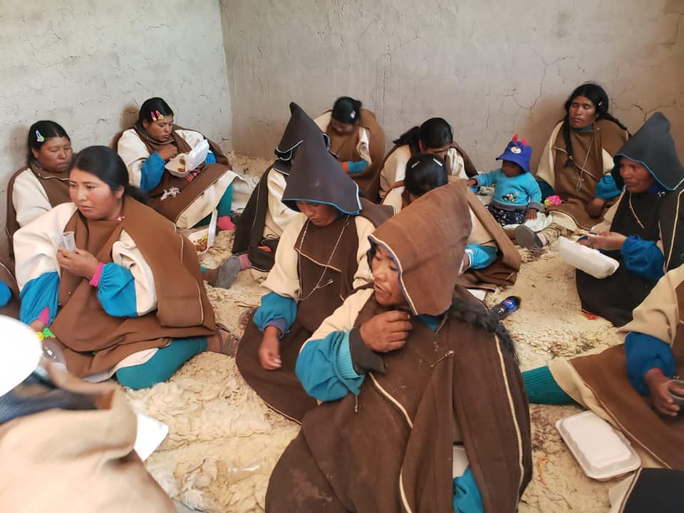 TSEBolivia's tweet photo. #EleccionesUruChipaya2021 | Ejerciendo la #democraciacomunitaria mediante normas y procedimientos propios, este martes 9 de noviembre, Sofía Silvia López Condori fue electa como Tantïñi Layminaka (legislador territorial) de Manasaya en el Ayllu Parla de la Nación #UruChipaya. https://t.co/Pn7KaGnDuA