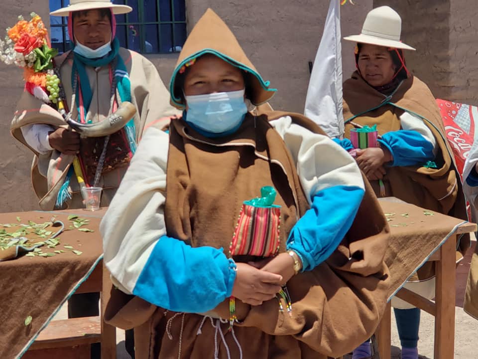 TSEBolivia's tweet photo. #EleccionesUruChipaya2021 | Ejerciendo la #democraciacomunitaria mediante normas y procedimientos propios, este martes 9 de noviembre, Sofía Silvia López Condori fue electa como Tantïñi Layminaka (legislador territorial) de Manasaya en el Ayllu Parla de la Nación #UruChipaya. https://t.co/Pn7KaGnDuA
