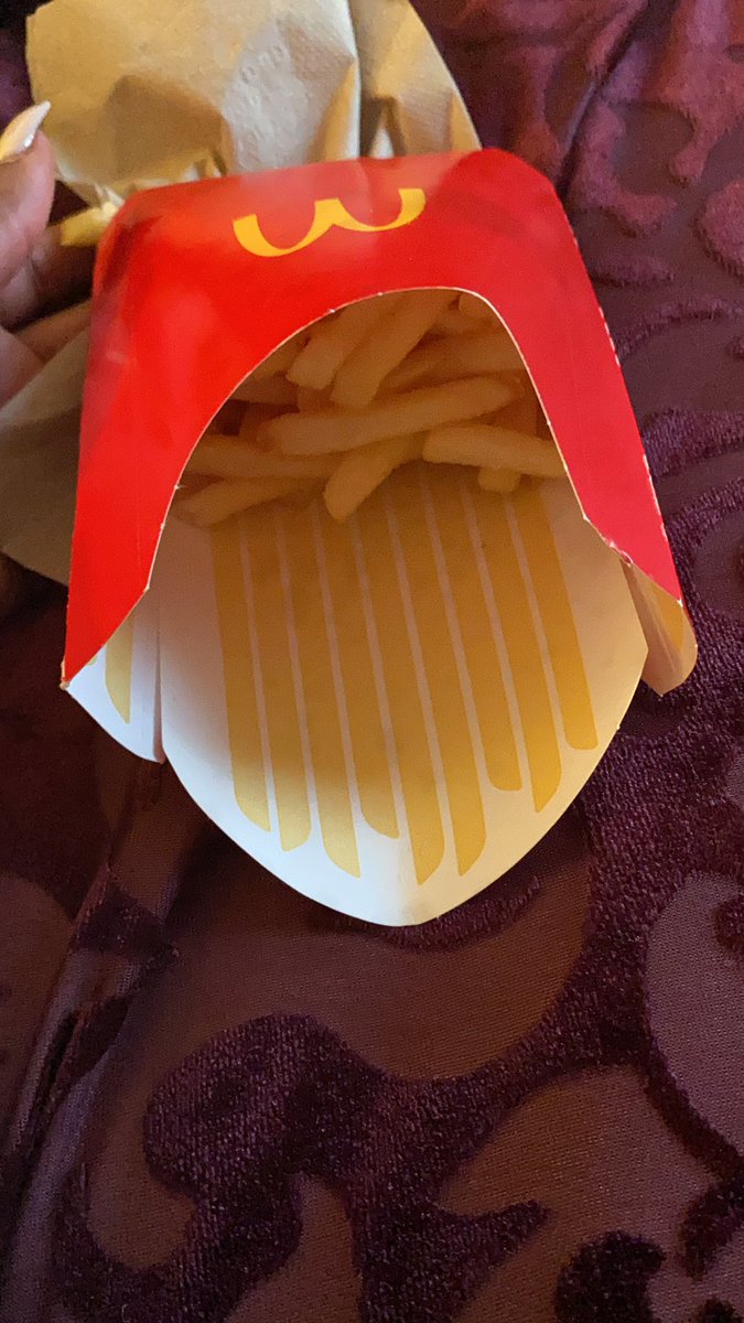 K3iSH4's tweet photo. When you order large fries from @McDonalds . You guys gotta do better 🙄 for almost $5 https://t.co/vn512UUTUC