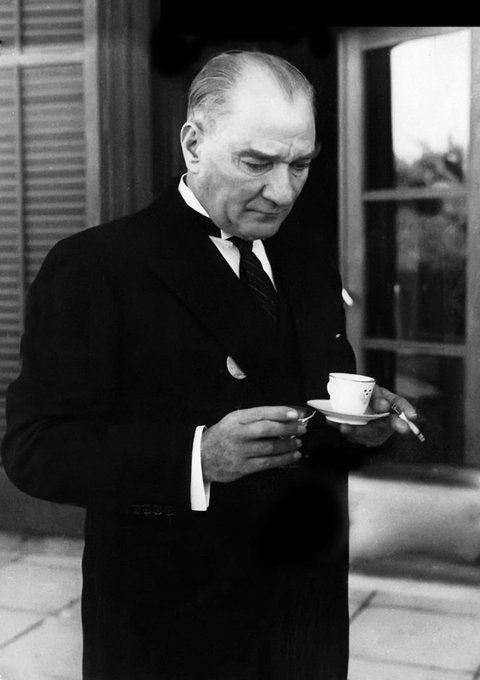 CryptoWolfManTR's tweet photo. “Beni görmek demek mutlaka yüzümü görmek değildir. Benim fikirlerimi, benim duygularımı anlıyorsanız ve hissediyorsanız bu kafidir.”

#MustafaKemalAtatürk
#10Kasım https://t.co/waDUemuqOz