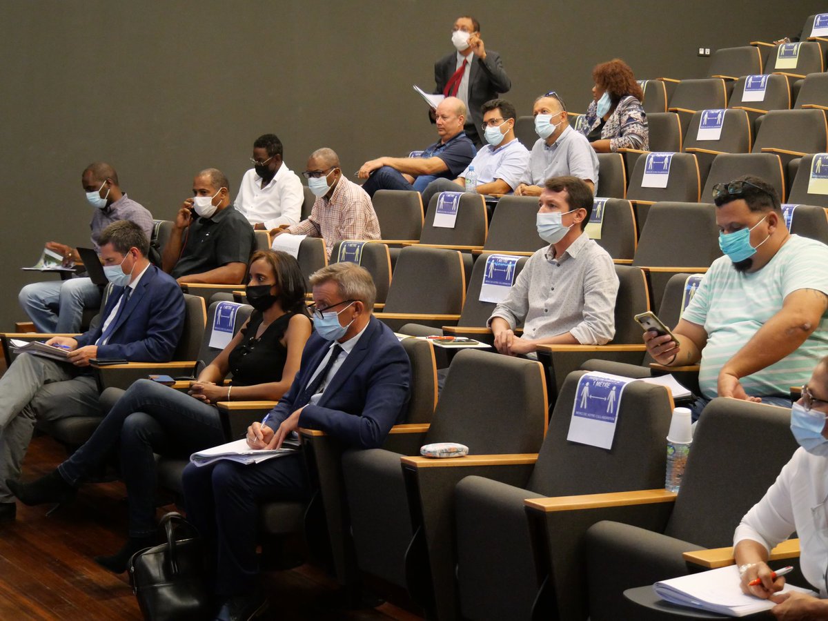 Prefet973's tweet photo. Du côté #État, un comité départemental de sortie de crise #CDSC sera mis en place en janvier 2022 pr identifier et accompagner les entreprises en difficulté.
Un guichet unique qui orientera vers des dispositifs complémentaires #CODEFI et #COSAE selon les difficultés identifiées. https://t.co/7YSqmIxWIo